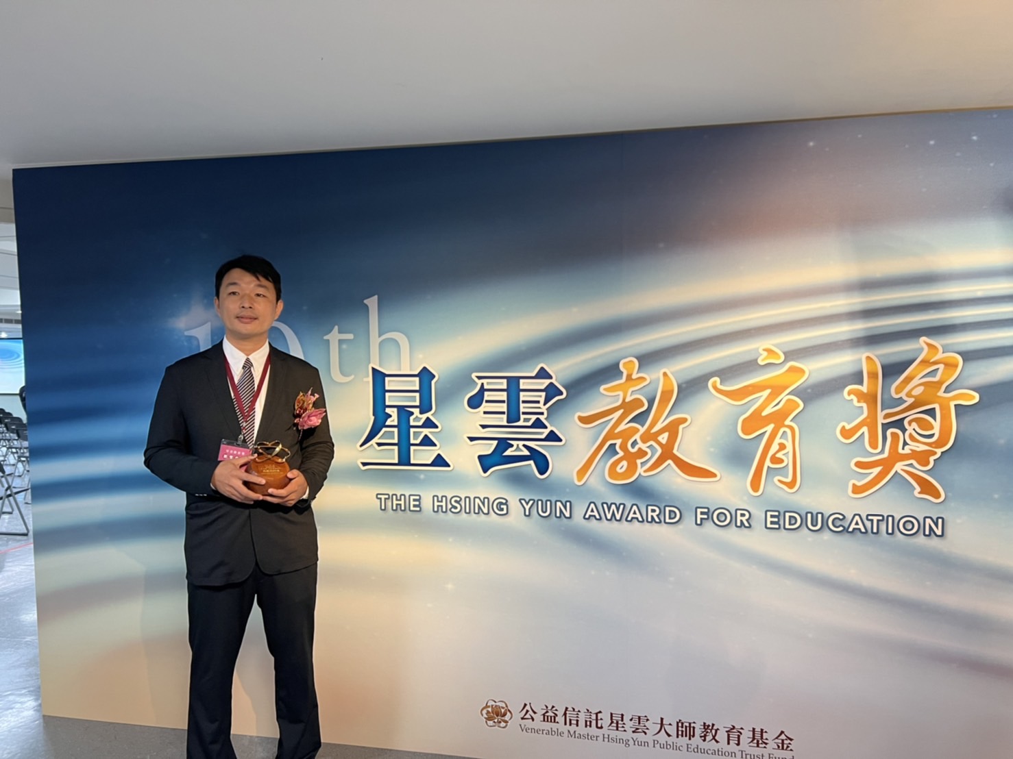 李文煥老師上台領獎發表感言